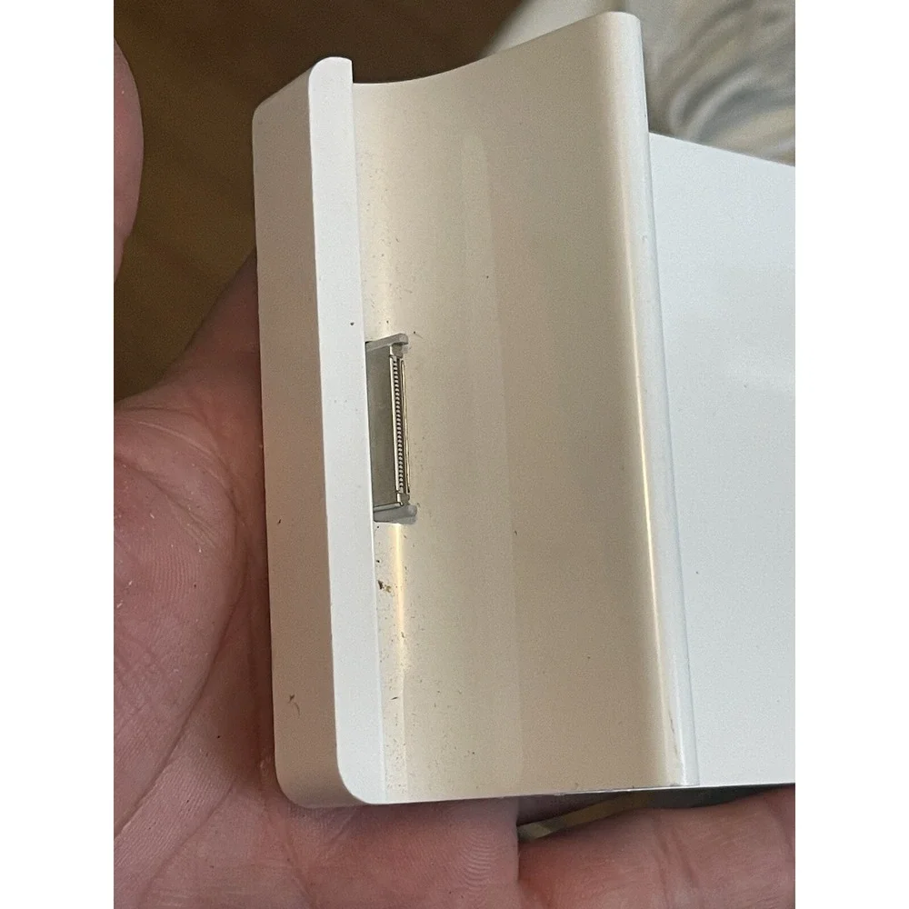 Apple White Docking Station Model A1381 For Apple I Pad 1/2/3 With USB Cable